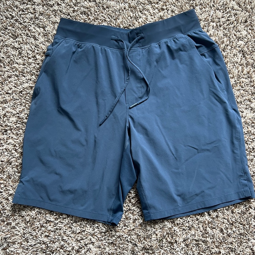 Lululemon mens training short, medium.